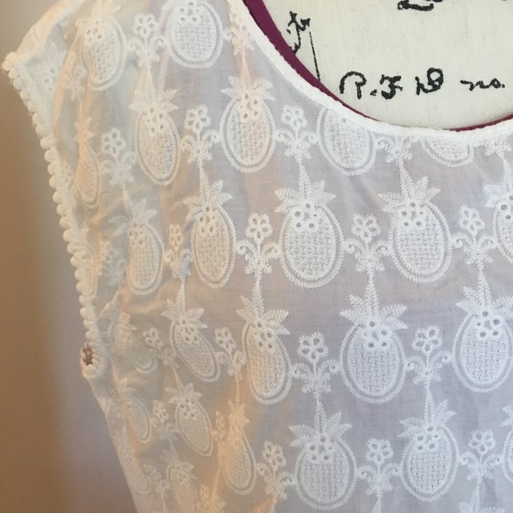 Two by Vince Camuto Pineapple Top - Picture 3 of 8